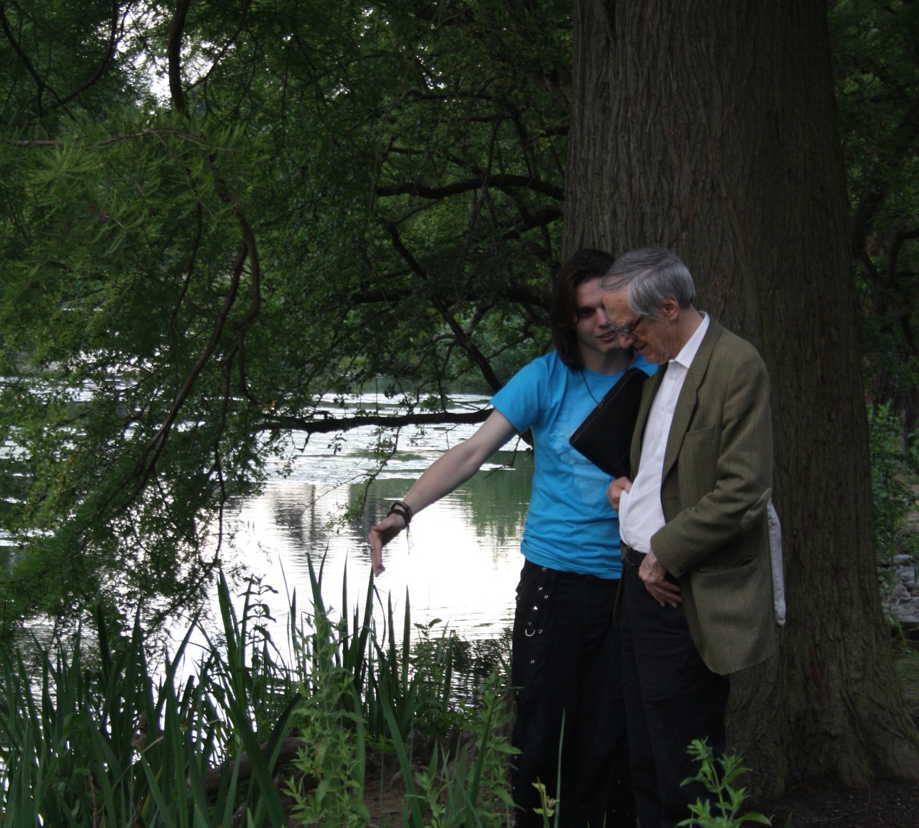 Shaun Chamberlin and David Fleming at Kew Gardens - photo by Maria Elvorith Shaun Chamberlin and David Fleming at Kew Gardens, beside a lake and under a swamp cypress